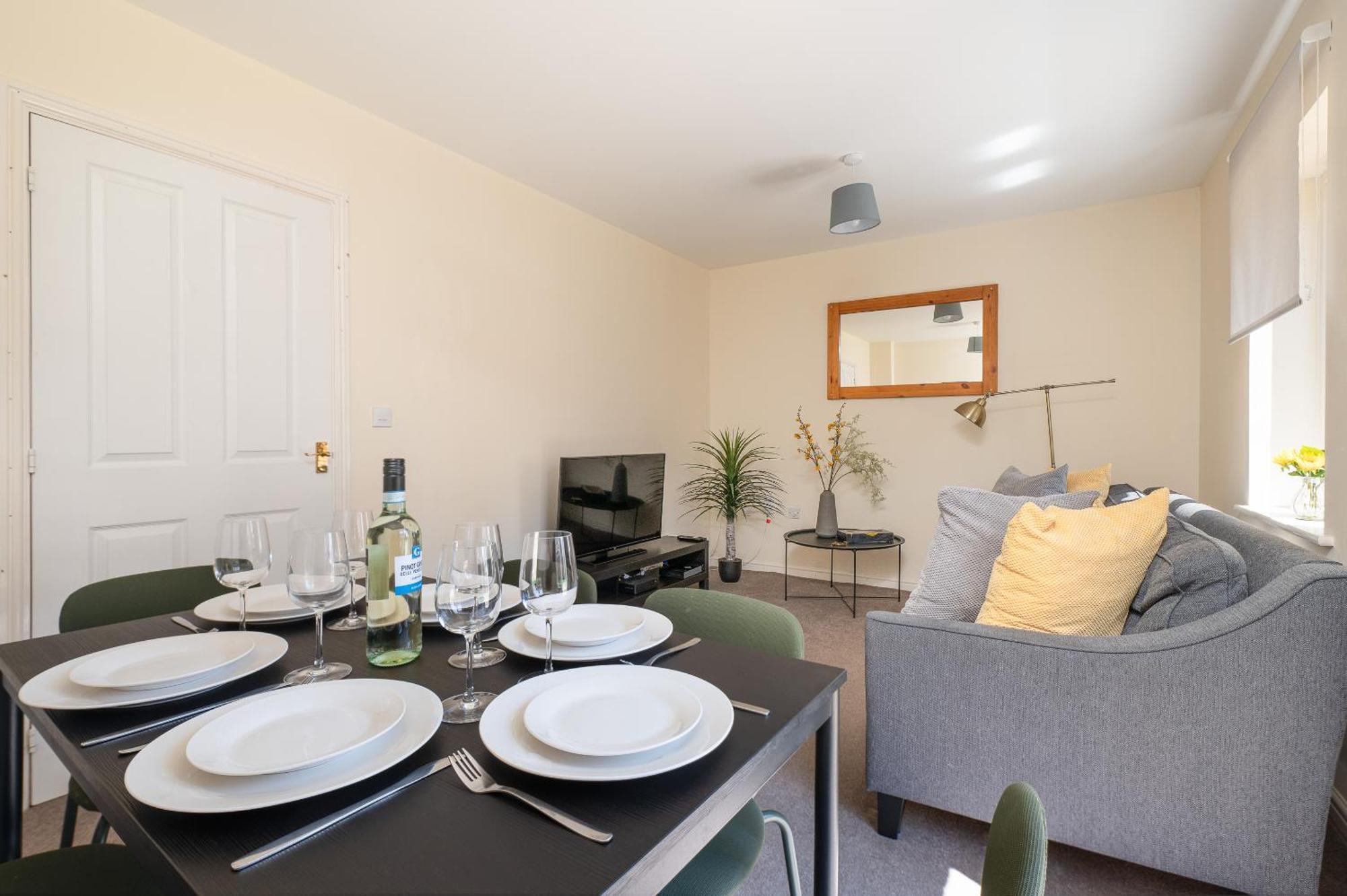 Spacious 4 Bedroom, Perfect For Contractors, Families, Private Parking 伍顿巴西特 外观 照片
